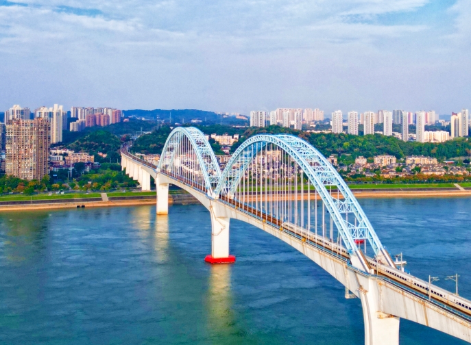 向光而行，花開(kāi)滿途